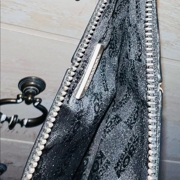 Michael Kors Black Leather and embossed Silver Button Wristlet Vintage - Picture 15 of 16